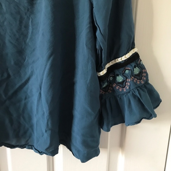 3/$15 Blue rain boho blue 3/4 ruffle sleeve top (T1) - Picture 4 of 9